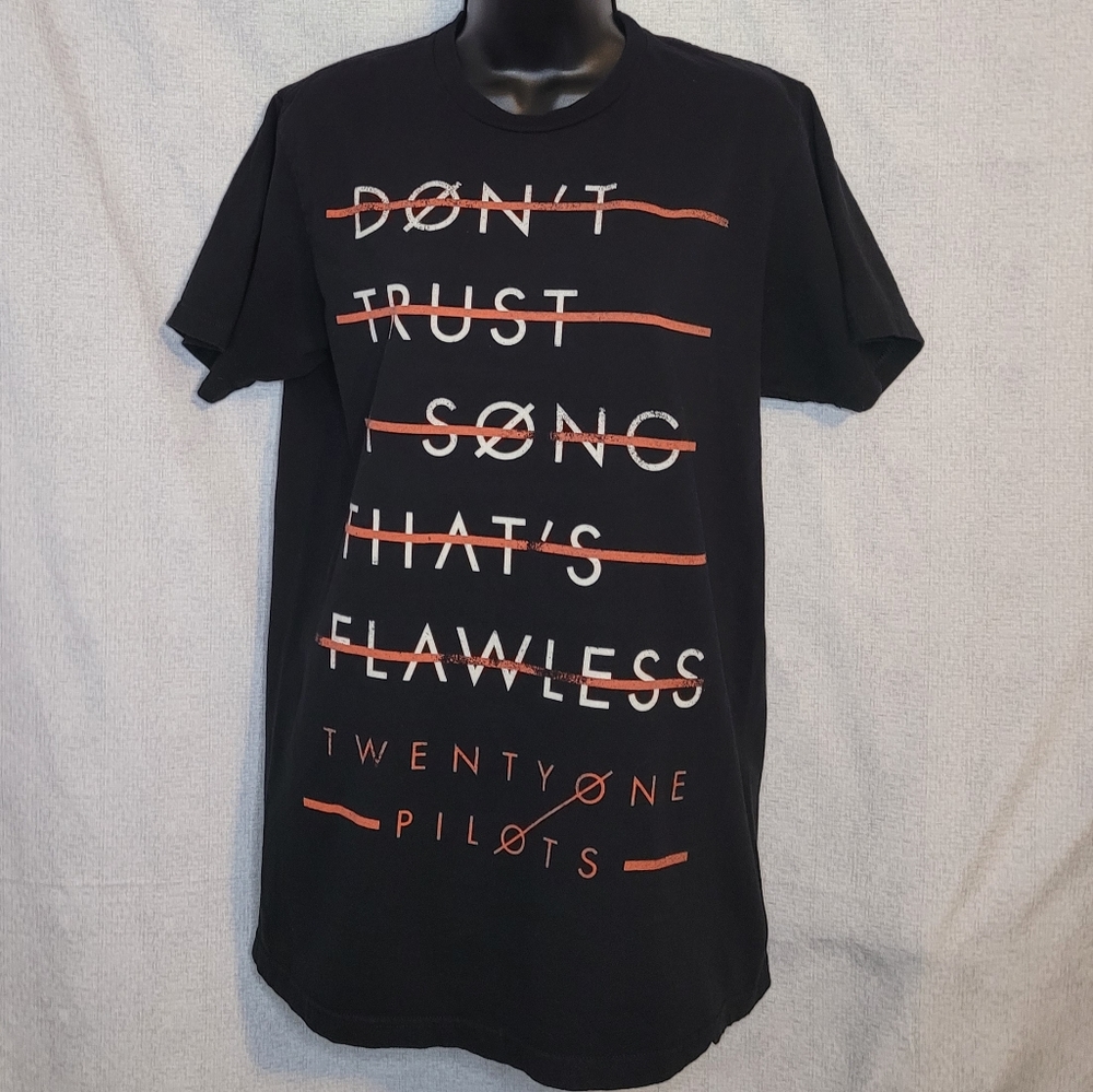 Men's TwentyOne Pilots graphic band shirt
